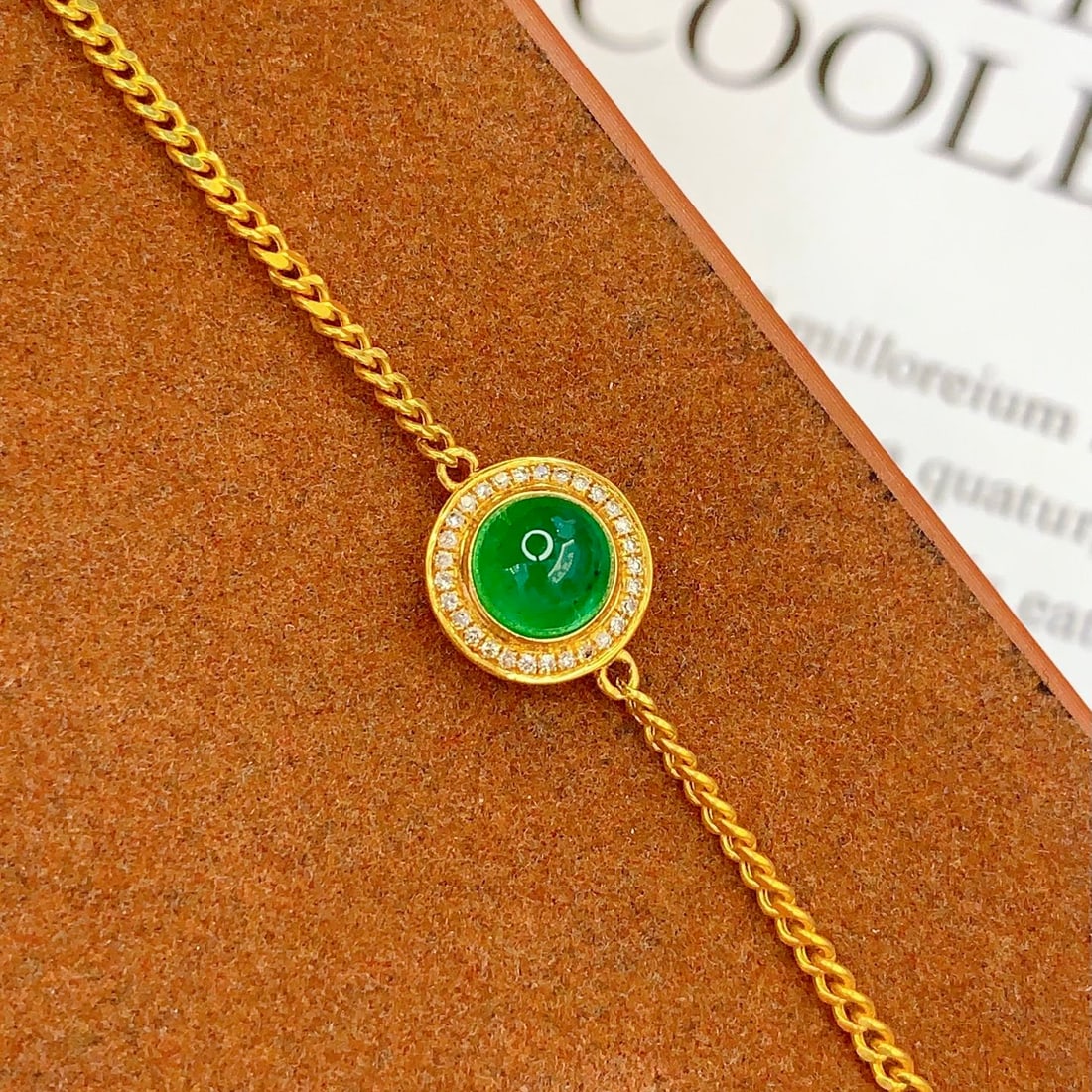 14k Gold 1.4 Ct Vivid Green Natural Emerald & Diamond Bracelet: Ref:231104109 // gold content:14k gold // main gemstone:emerald // shape:round // carat weight:1. 4ct // color:vivid green // treatment:natural // cut grade:g // // adjacent gemstone 2 : diamond //