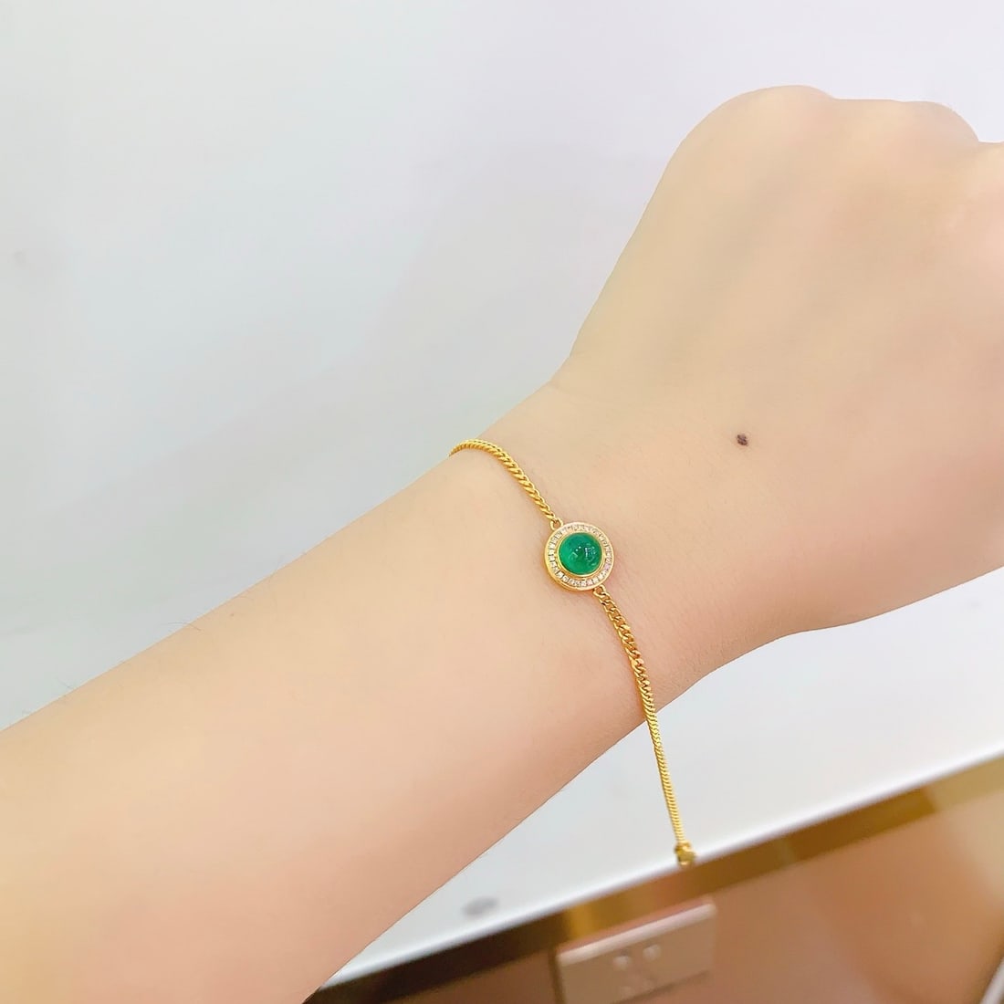 14k Gold 1.4 Ct Vivid Green Natural Emerald & Diamond Bracelet - 6