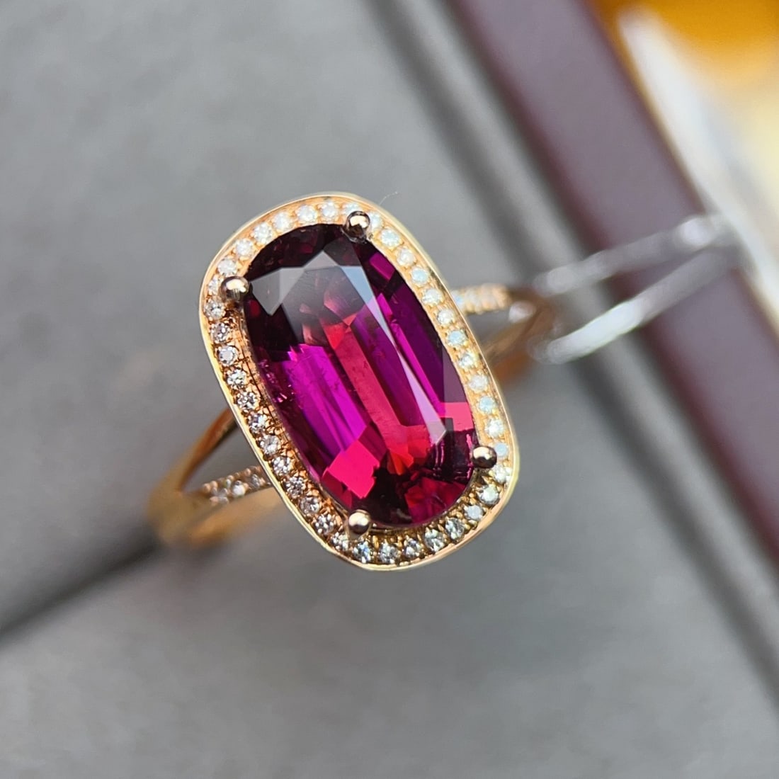 14k Gold 3.09 Ctw Natural Tourmaline & Diamond Ring: Ref:231104115 // gold content:14k gold // ring size:7. 25us // // main gemstone:tourmaline // shape:oval // carat weight:2. 95ct // color:red // treatment:natural // // adjacent gemstone 2 : diamond /