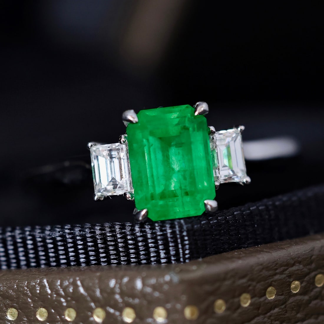 14k Gold 1.69 Ctw Vivid Green Natural Emerald & Diamond Ring - 3