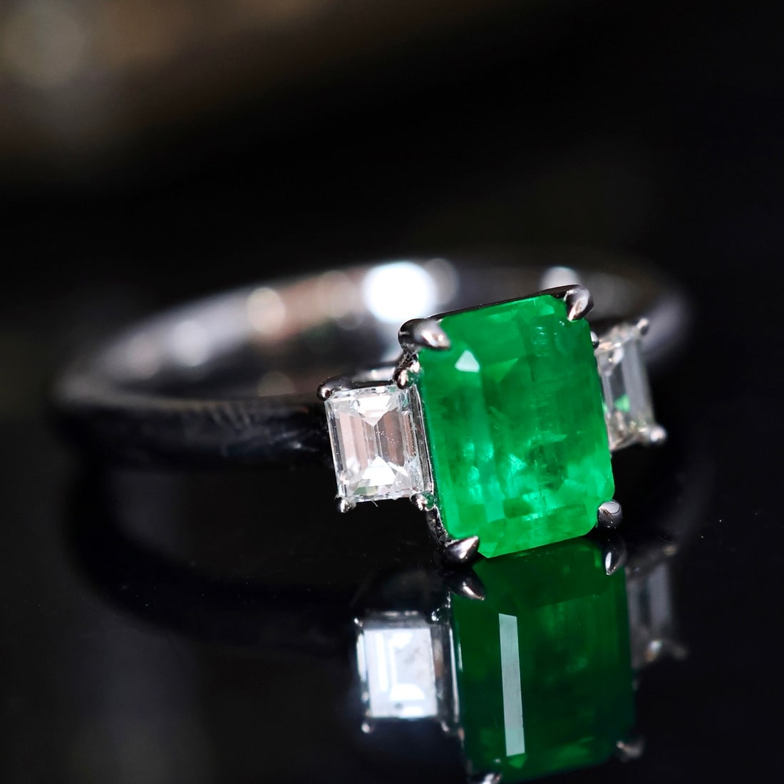 14k Gold 1.69 Ctw Vivid Green Natural Emerald & Diamond Ring - 4