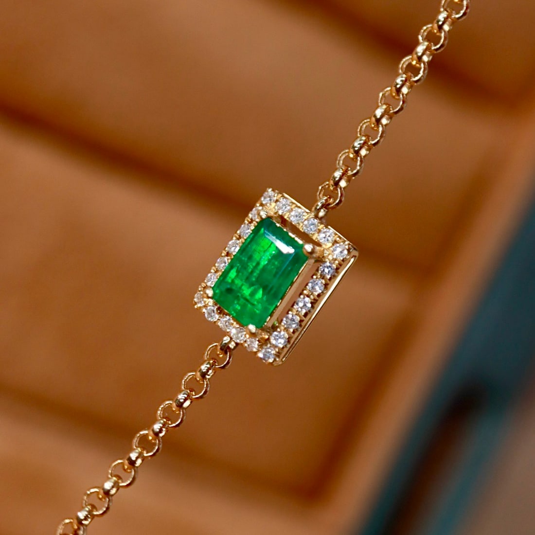 14k Gold 0.43 Ctw Vivid Green Natural Emerald & Diamond Bracelet - 3