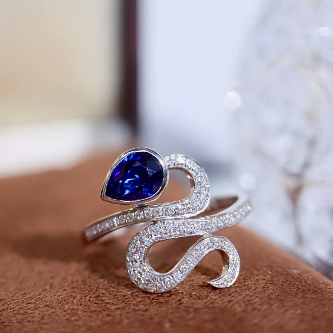14k Gold 1.24 Ctw Natural Sapphire & Diamond Ring: Ref:231104123 // gold content:14k gold // ring size:7. 25us // // main gemstone:sapphire // shape:pear // carat weight:1. 02ct // color:blue // treatment:natural // // adjacent gemstone 2 :