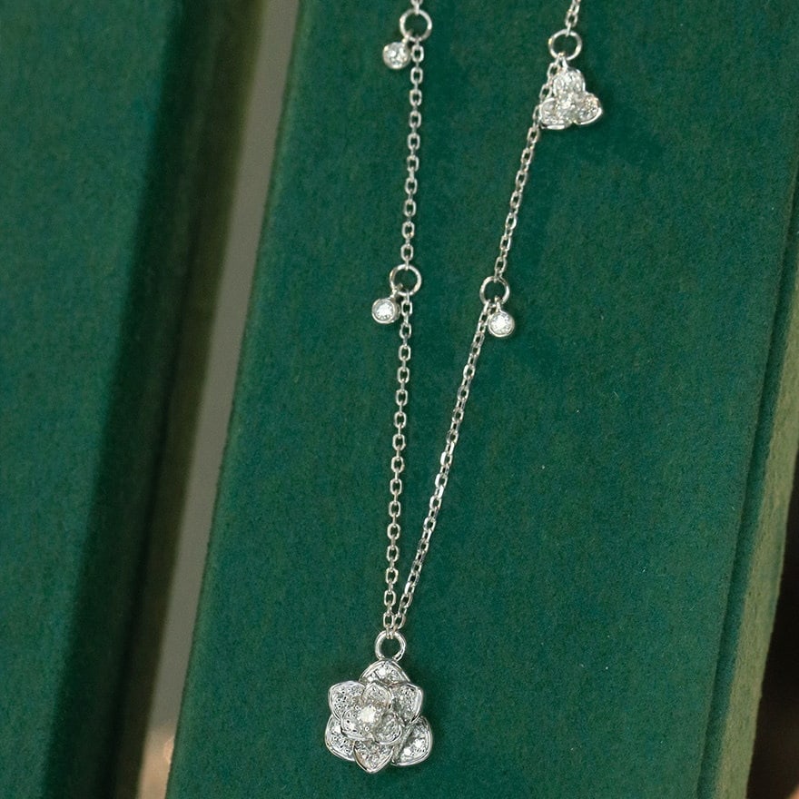 14k Gold 0.25 Ct Natural H Diamond & Flowers Necklace: Ref:231104133 // gold content:14k gold // main gemstone:diamond // shape:round // carat weight:0. 25ct // clarity grade:vs-si // color:h // treatment:natural // cut grade:g // Condition: NewLow