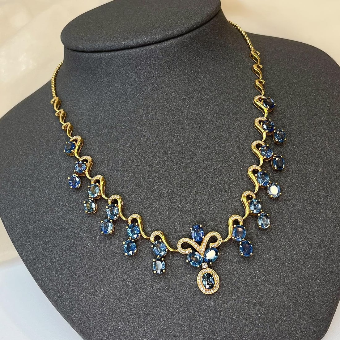 14k Gold 11.60 Ct Natural Sapphire & Diamond Necklace (1 of 7)
