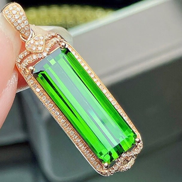 14k Gold 13.11 Ct Natural Tourmaline & Diamond Pendant( Without Chain ): Ref:231104167 // gold content:14k gold // main gemstone:tourmaline // shape:octagonal // carat weight:13. 11ct // color:green // treatment:natural // // adjacent gemstone 2 : diamond // number of