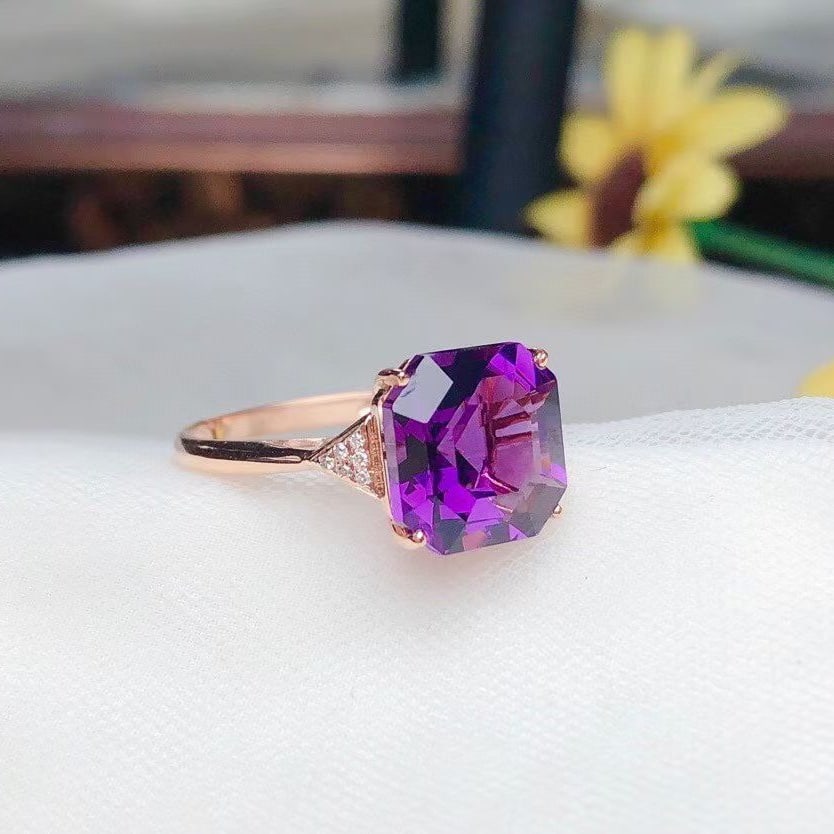 14k Gold 4.15 Ct Natural Amethyst & Diamond Ring: Ref:231104169 // gold content:14k gold // ring size:7. 25us // // main gemstone:amethyst // shape:octagonal // carat weight:4. 15ct // color:purple // treatment:natural // // adjacent gemstone 2 :