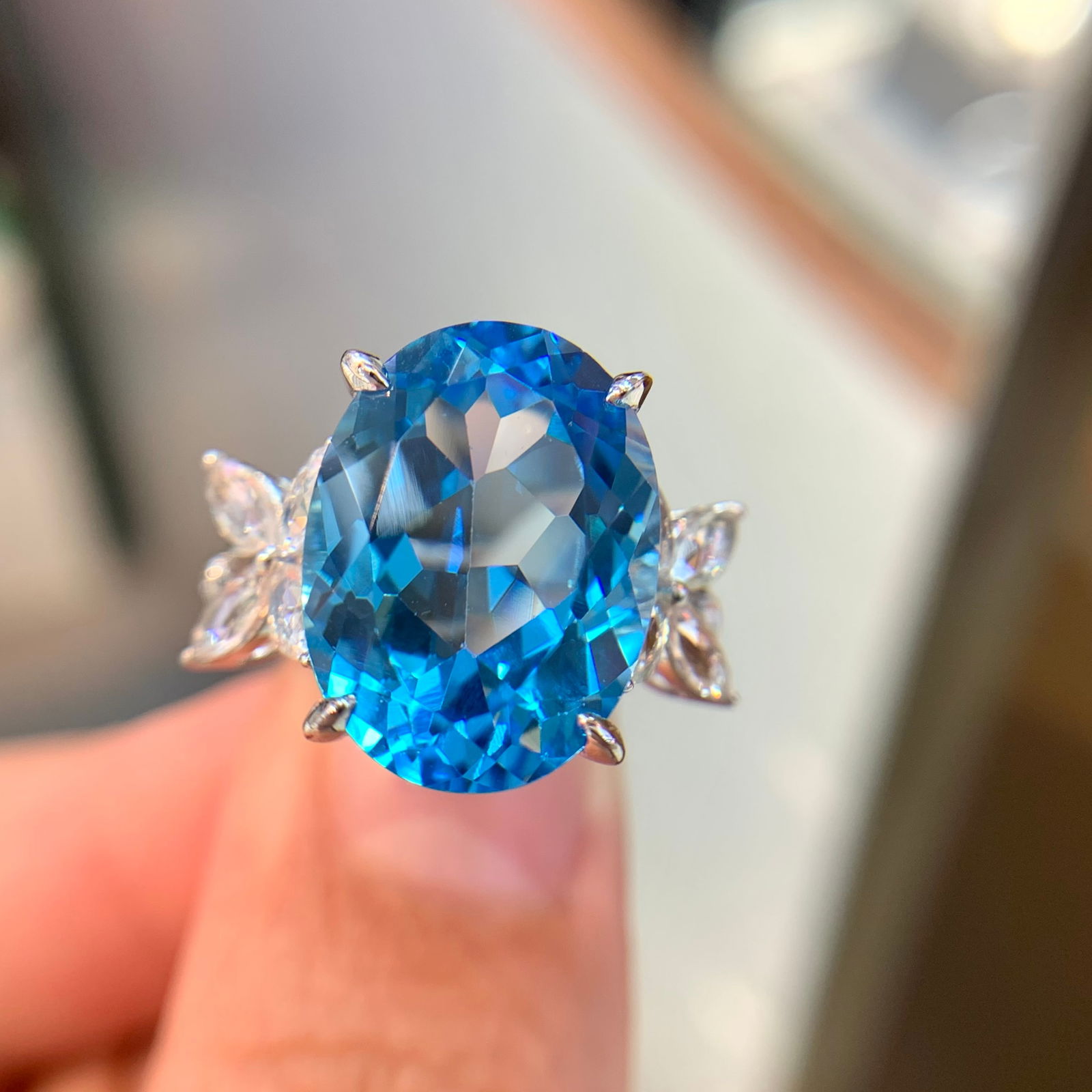 14k Gold 13.31 Ctw Natural Topaz & Sapphire Ring: Ref:231104174 // gold content:14k gold // ring size:7. 25us // // main gemstone:topaz // shape:oval // carat weight:12. 17ct // color:blue // treatment:natural // // adjacent gemstone 2 : sapphire