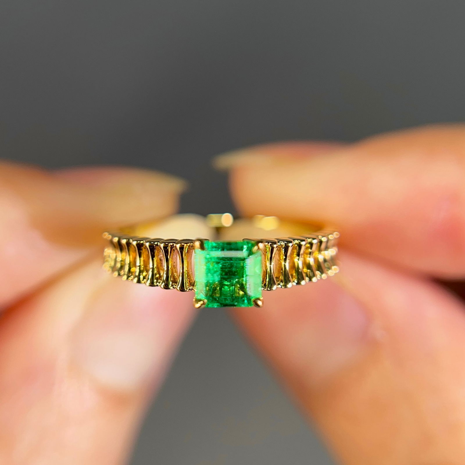 14k Gold 0.40 Ct Vivid Green Natural Emerald Ring: Ref:231104178 // gold content:14k gold // ring size:7. 25us // // main gemstone:emerald // shape:octagonal // carat weight:0. 40ct // color:vivid green // treatment:natural // Condition: NewLow