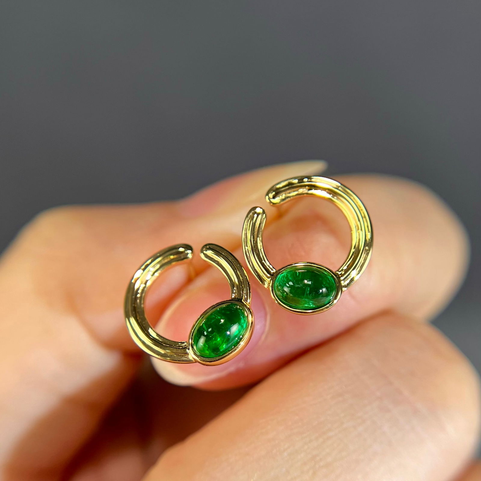 14k Gold 1.05 Ct Vivid Green Natural Emerald Earrings - 5