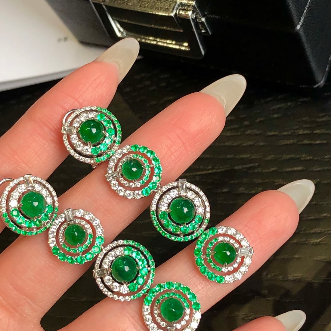14k Gold 8.78 Ctw Vivid Green Natural Emerald & Diamond Earrings: Ref:231104221 // gold content:14k gold // main gemstone:emerald // shape:round // carat weight:6. 88ct // color:vivid green // treatment:natural // cut grade:g // // adjacent gemstone 2 : diamond // s