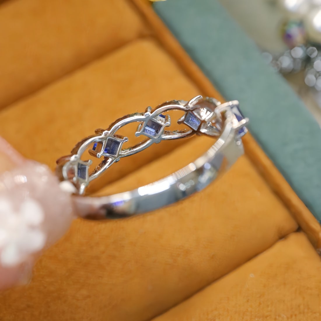 14k Gold 0.88 Ctw Natural Sapphire & Diamond Ring - 4