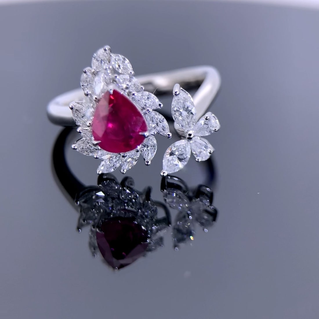 14k Gold 1.78 Ctw Natural Ruby & Diamond Ring: Ref:231104248 // gold content:14k gold // ring size:7. 25us // // main gemstone:ruby // shape:pear // carat weight:1. 02ct // color:red // treatment:natural // // adjacent gemstone 2 : diamond // shap