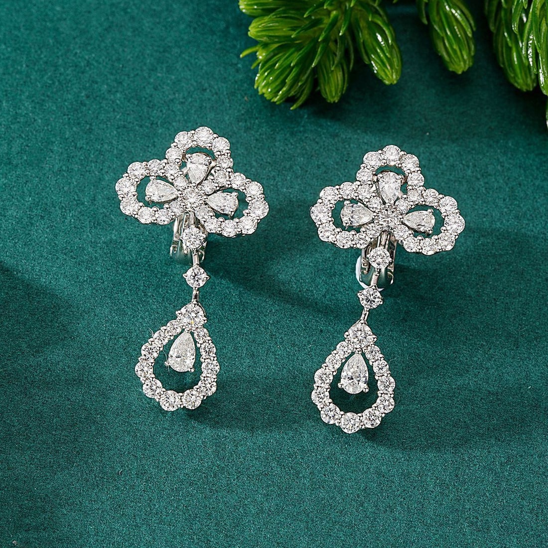 14k Gold 3.29 Ctw Natural H Diamond Earrings: Ref:231104262 // gold content:14k gold // main gemstone:diamond // shape:pear // carat weight:0. 77ct // clarity grade:vs-si // color:h // treatment:natural // // adjacent gemstone 2 : diamond //