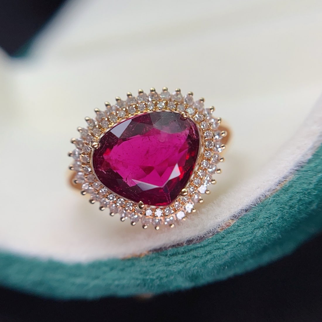 14k Gold 2.55 Ct Natural Tourmaline & Diamond Ring: Ref:231104268 // gold content:14k gold // ring size:7. 25us // // main gemstone:tourmaline // shape:pear // carat weight:2. 55ct // color:red // treatment:natural // // adjacent gemstone 2 :