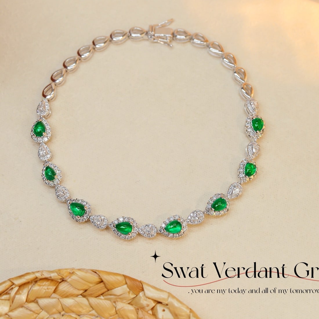 14k Gold 2.59 Ctw Vivid Green Natural Emerald & Diamond Bracelet: Ref:231104269 // gold content:14k gold // main gemstone:emerald // shape:pear // carat weight:1. 39ct // color:vivid green // treatment:natural // // adjacent gemstone 2 : diamond // shape:multiple