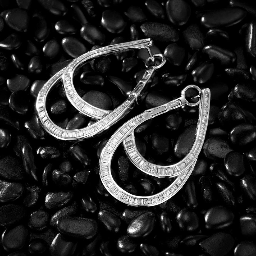 14k Gold 1.28 Ct Natural H Diamond Earrings: Ref:231104272 // gold content:14k gold // main gemstone:diamond // shape:baguette // carat weight:1. 28ct // clarity grade:vs-si // color:h // treatment:natural // Condition: NewLow Estimate: