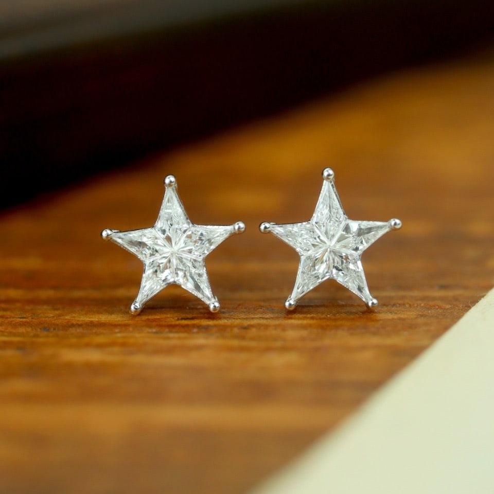 14k Gold 0.28 Ct Natural H Diamond Earrings: Ref:231104303 // gold content:14k gold // main gemstone:diamond // shape:other // carat weight:0. 28ct // clarity grade:vs-si // color:h // treatment:natural // Condition: NewLow Estimate: