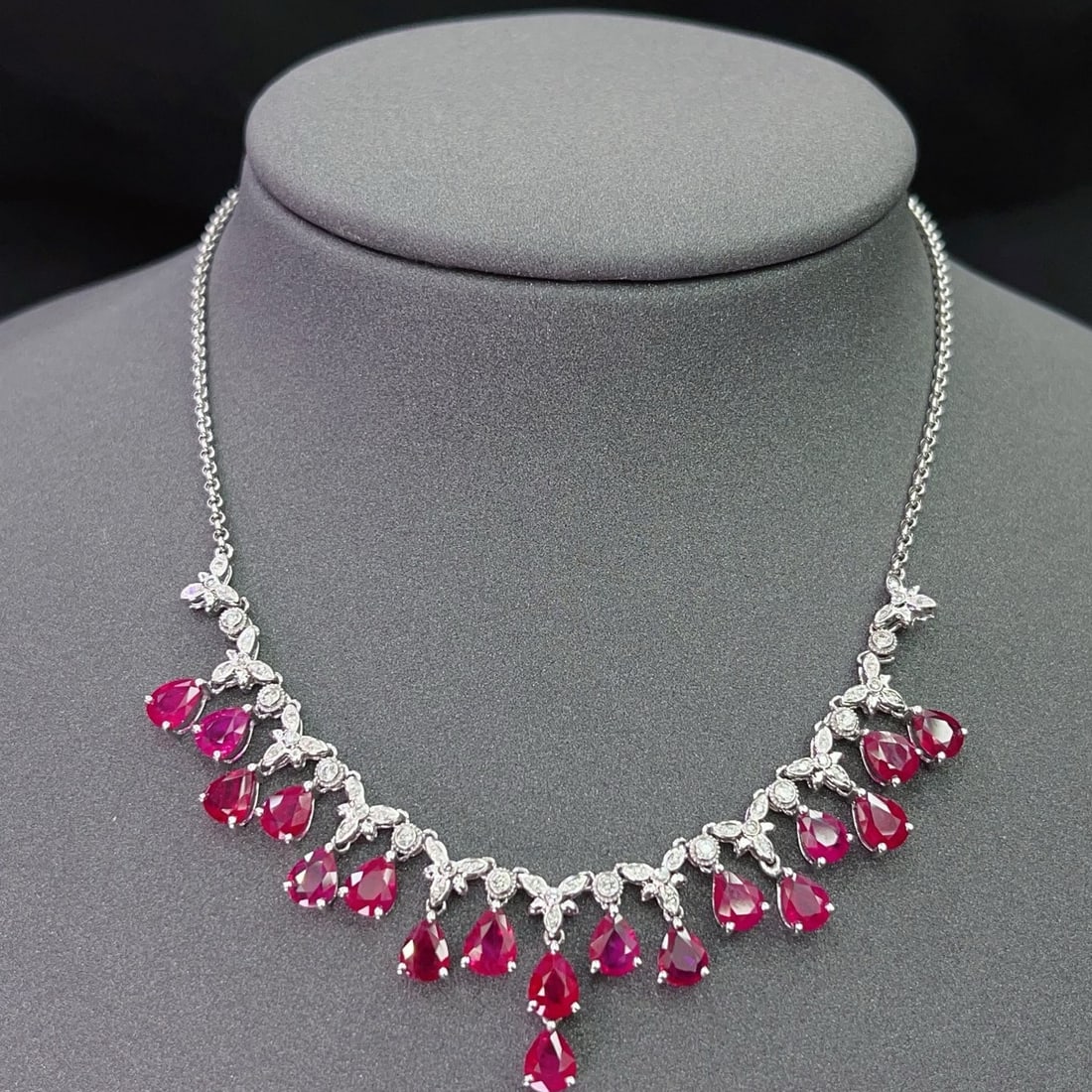 14k Gold 6.00 Ct Natural Ruby & Diamond Necklace: Ref:231104325 // gold content:14k gold // main gemstone:ruby // shape:pear // carat weight:6. 00ct // color:red // treatment:natural // // adjacent gemstone 2 : diamond // number of stones:54 //