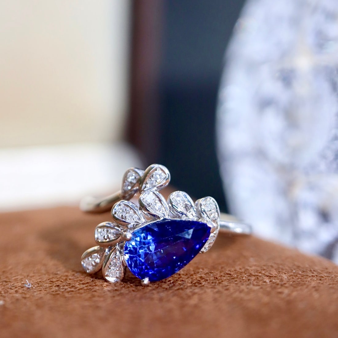 14k Gold 1.59 Ctw Vivid Blue Natural Sapphire & Diamond Ring: Ref:231104335 // gold content:14k gold // ring size:7. 25us // // main gemstone:sapphire // shape:pear // carat weight:1. 51ct // color:vivid blue // treatment:natural // // adjacent gemstone 2 :