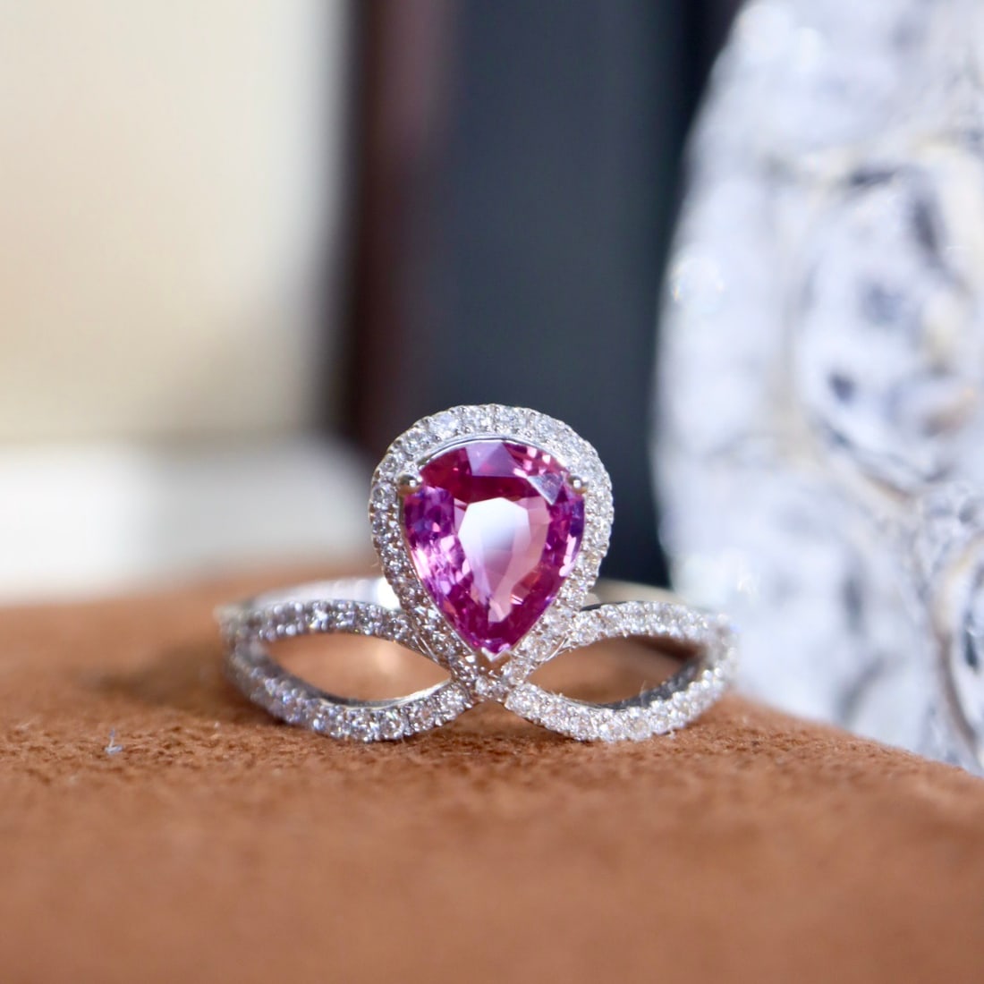 14k Gold 1.33 Ctw Natural Sapphire & Diamond Ring: Ref:231104344 // gold content:14k gold // ring size:7. 25us // // main gemstone:sapphire // shape:pear // carat weight:1. 02ct // color:pink // treatment:natural // // adjacent gemstone 2 :