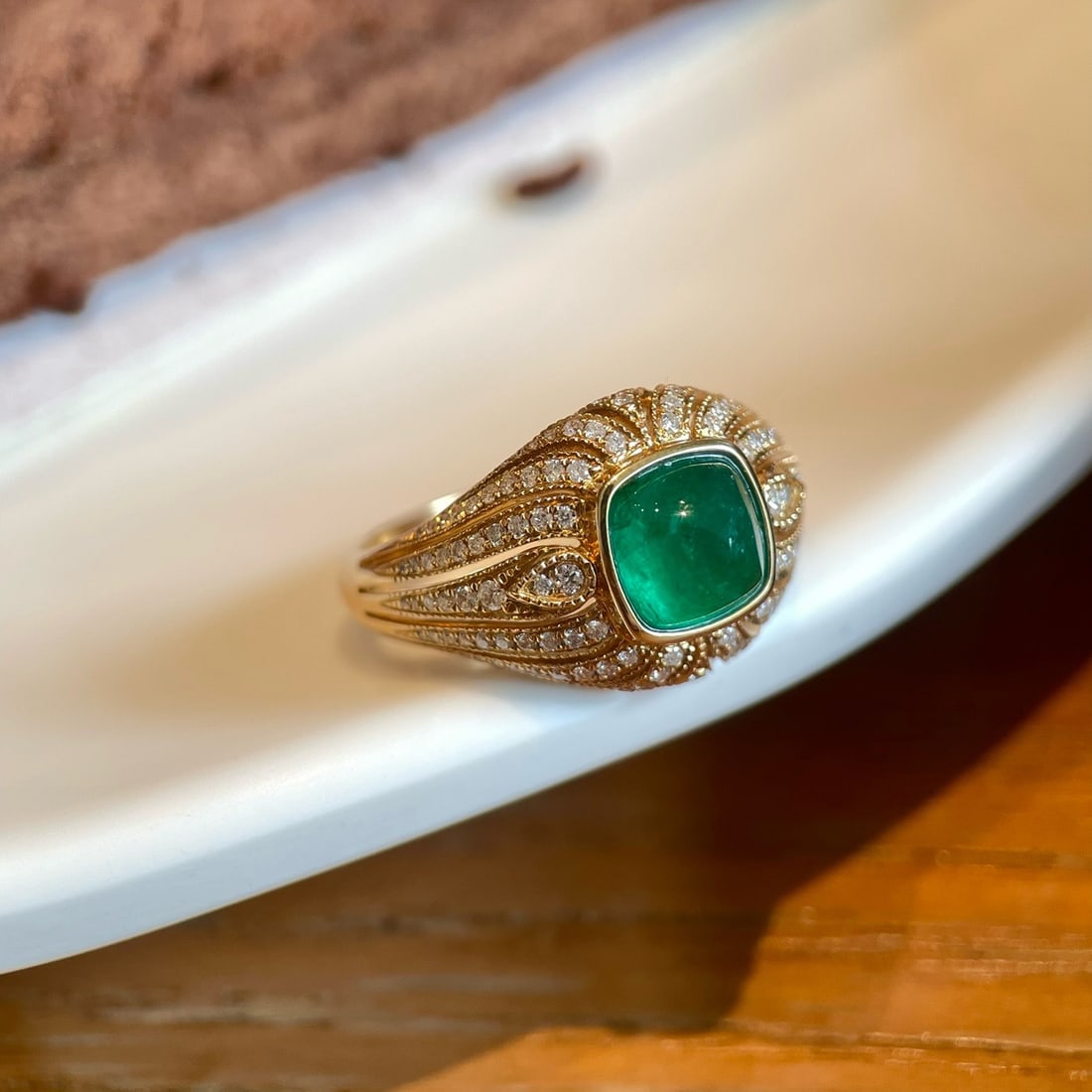 14k Gold 2 Ct Vivid Green Natural Emerald & Diamond Ring: Ref:231104357 // gold content:14k gold // ring size:7. 25us // // main gemstone:emerald // shape:sugar-loaf // carat weight:2ct // color:vivid green // treatment:natural // // adjacent gemstone 2