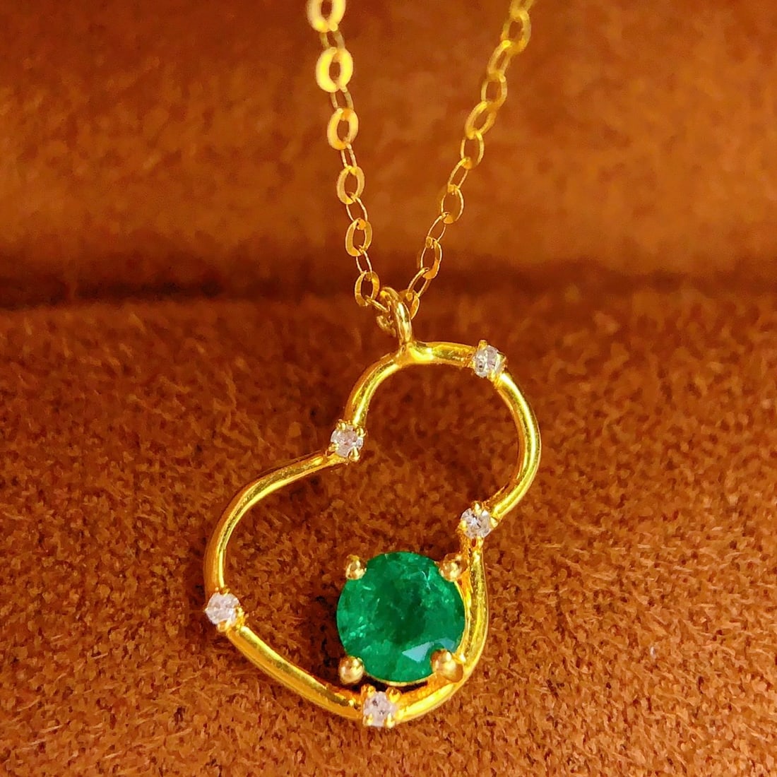14k Gold 0.5 Ct Vivid Green Natural Emerald & Diamond Necklace - 3