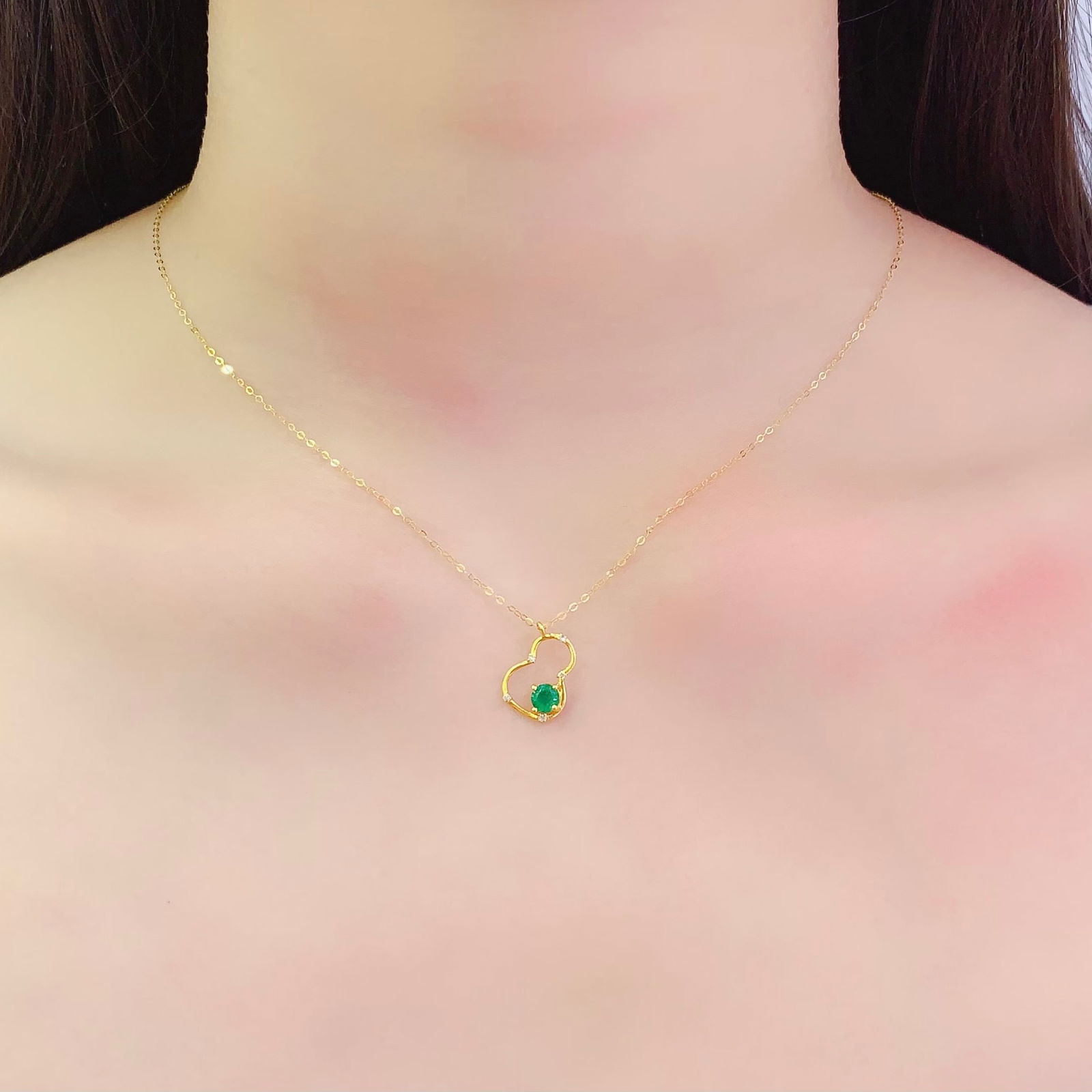 14k Gold 0.5 Ct Vivid Green Natural Emerald & Diamond Necklace - 4