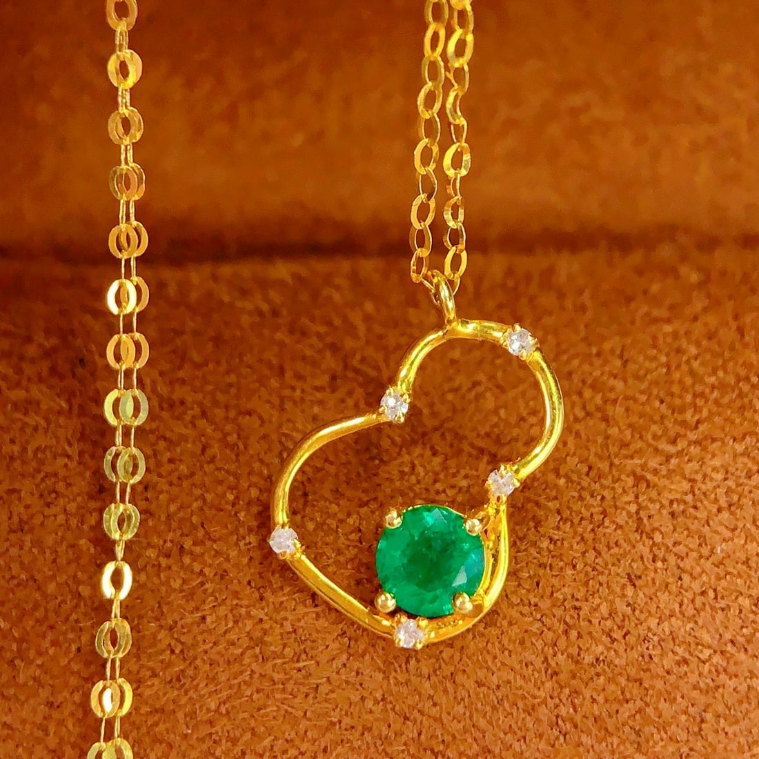 14k Gold 0.5 Ct Vivid Green Natural Emerald & Diamond Necklace - 5