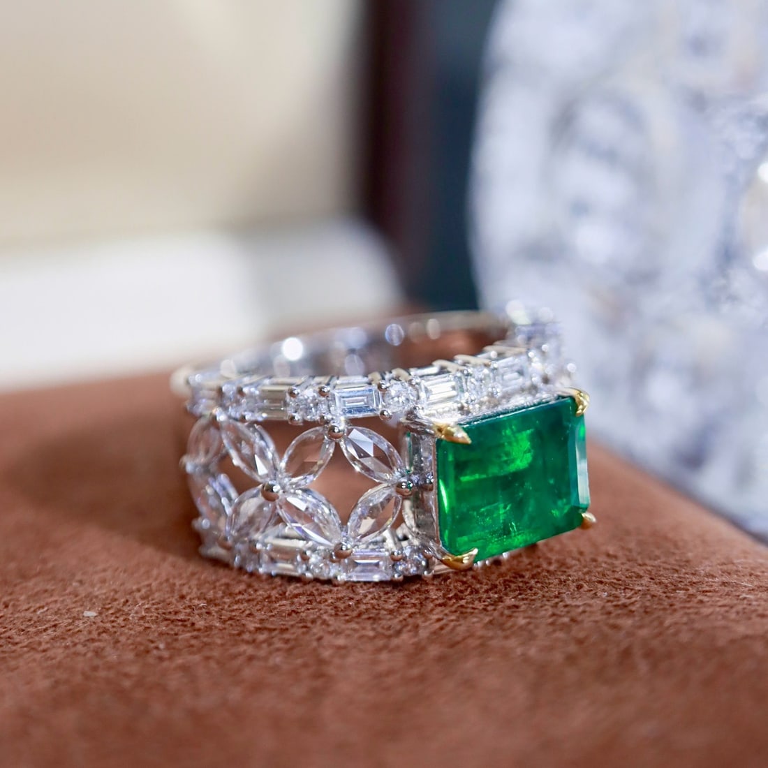 14k Gold 3.15 Ctw Vivid Green Natural Emerald & Diamond Ring - 2