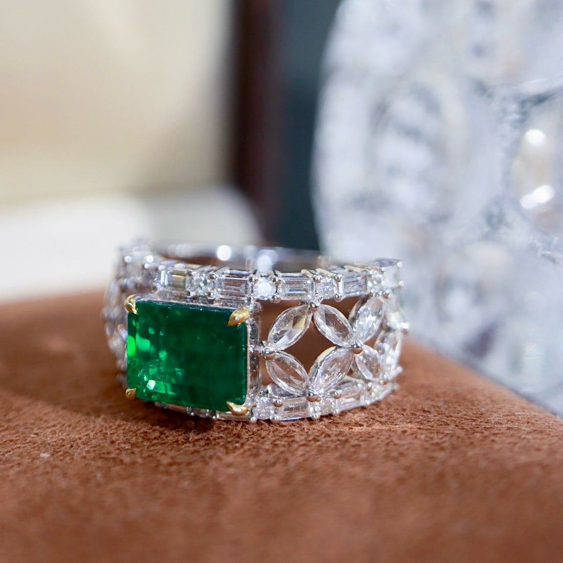 14k Gold 3.15 Ctw Vivid Green Natural Emerald & Diamond Ring - 3