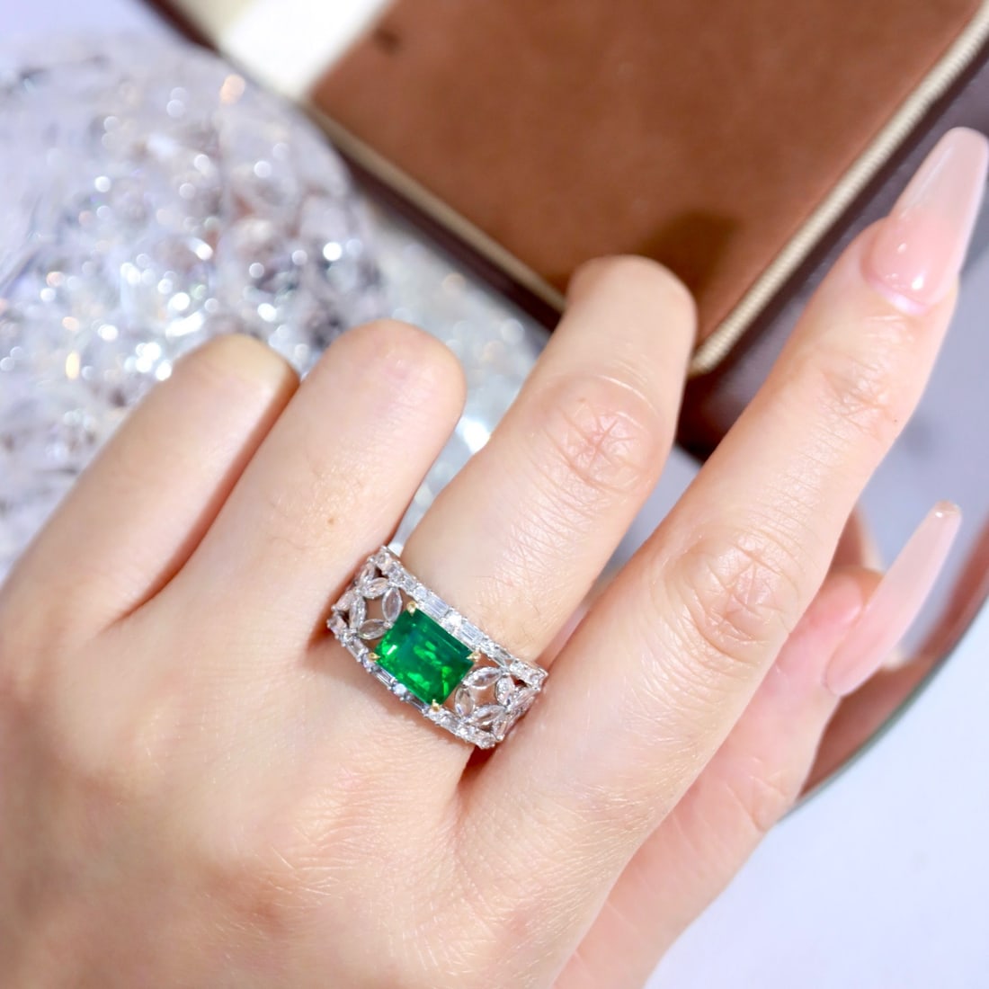 14k Gold 3.15 Ctw Vivid Green Natural Emerald & Diamond Ring - 4