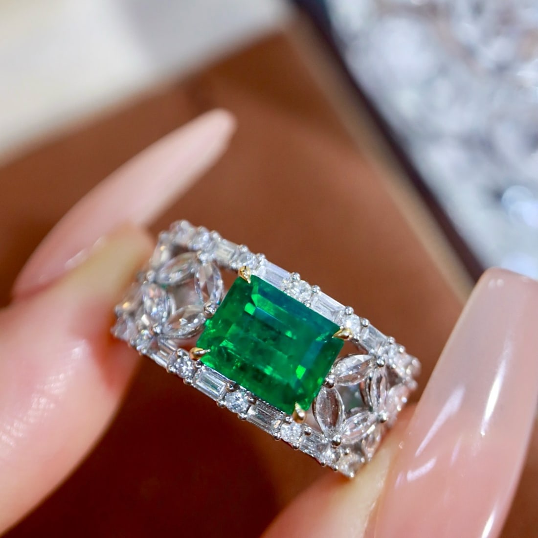 14k Gold 3.15 Ctw Vivid Green Natural Emerald & Diamond Ring - 5