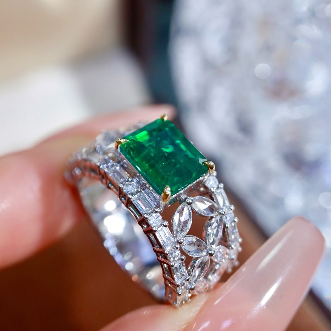 14k Gold 3.15 Ctw Vivid Green Natural Emerald & Diamond Ring - 6