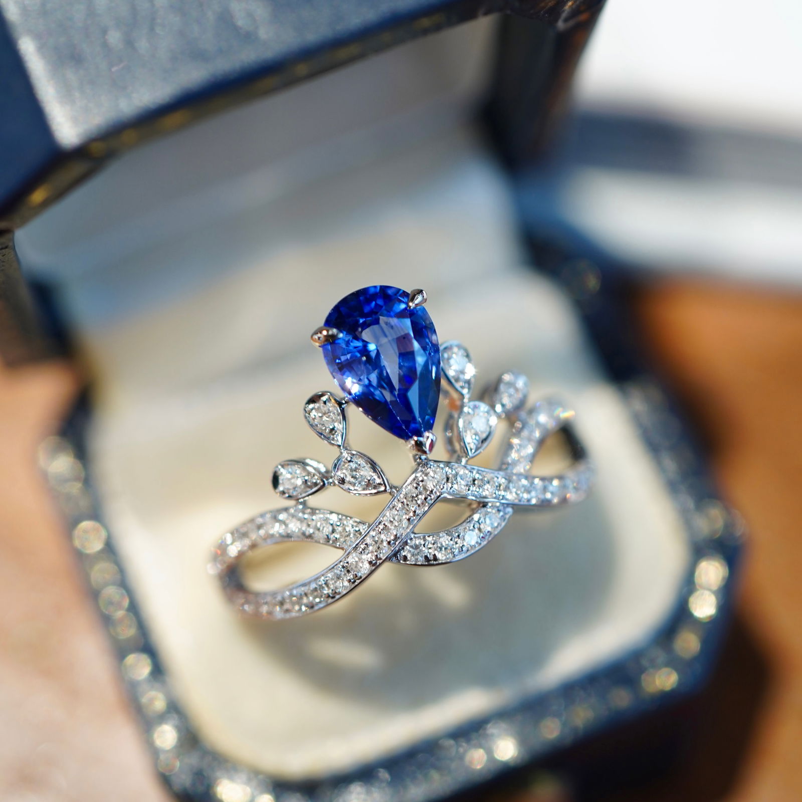 14k Gold 1 Ct Natural Sapphire & Diamond Ring: Ref:231104374 // gold content:14k gold // ring size:7. 25us // // main gemstone:sapphire // shape:pear // carat weight:1ct // color:blue // treatment:natural // // adjacent gemstone 2 : diamond //