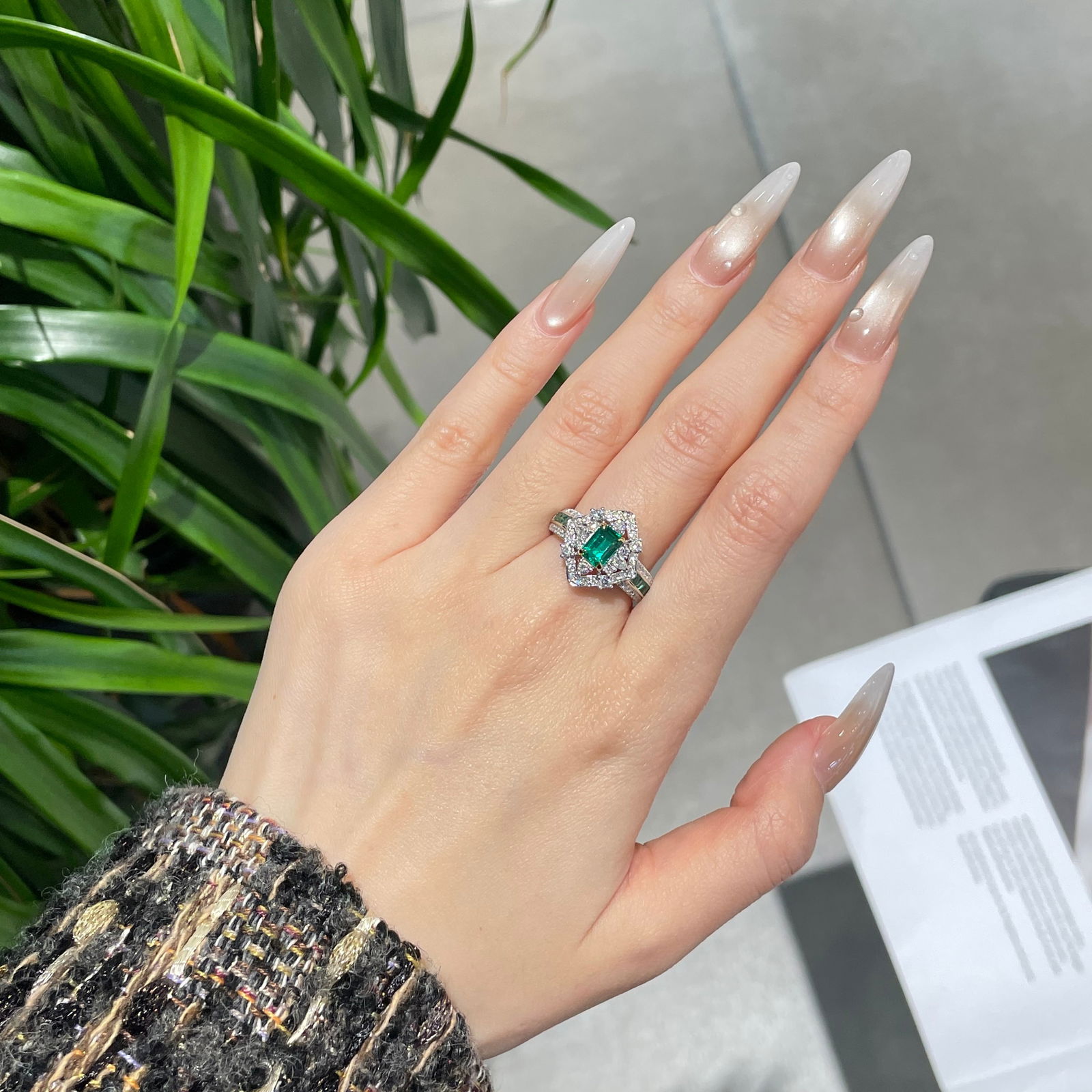 14k Gold 0.78 Ct Vivid Green Natural Emerald & Diamond Ring - 4