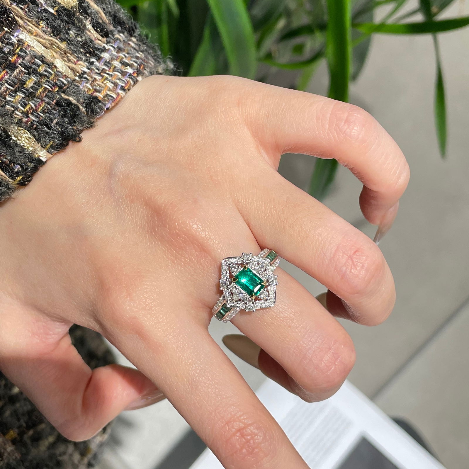 14k Gold 0.78 Ct Vivid Green Natural Emerald & Diamond Ring - 5