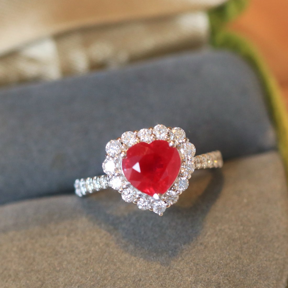 14k Gold 2.92 Ctw Natural Ruby & Diamond Ring: Ref:231104383 // gold content:14k gold // ring size:7. 25us // // main gemstone:ruby // shape:heart // carat weight:2. 21ct // color:pigeonblood red // treatment:natural // // adjacent gemstone 2 : di