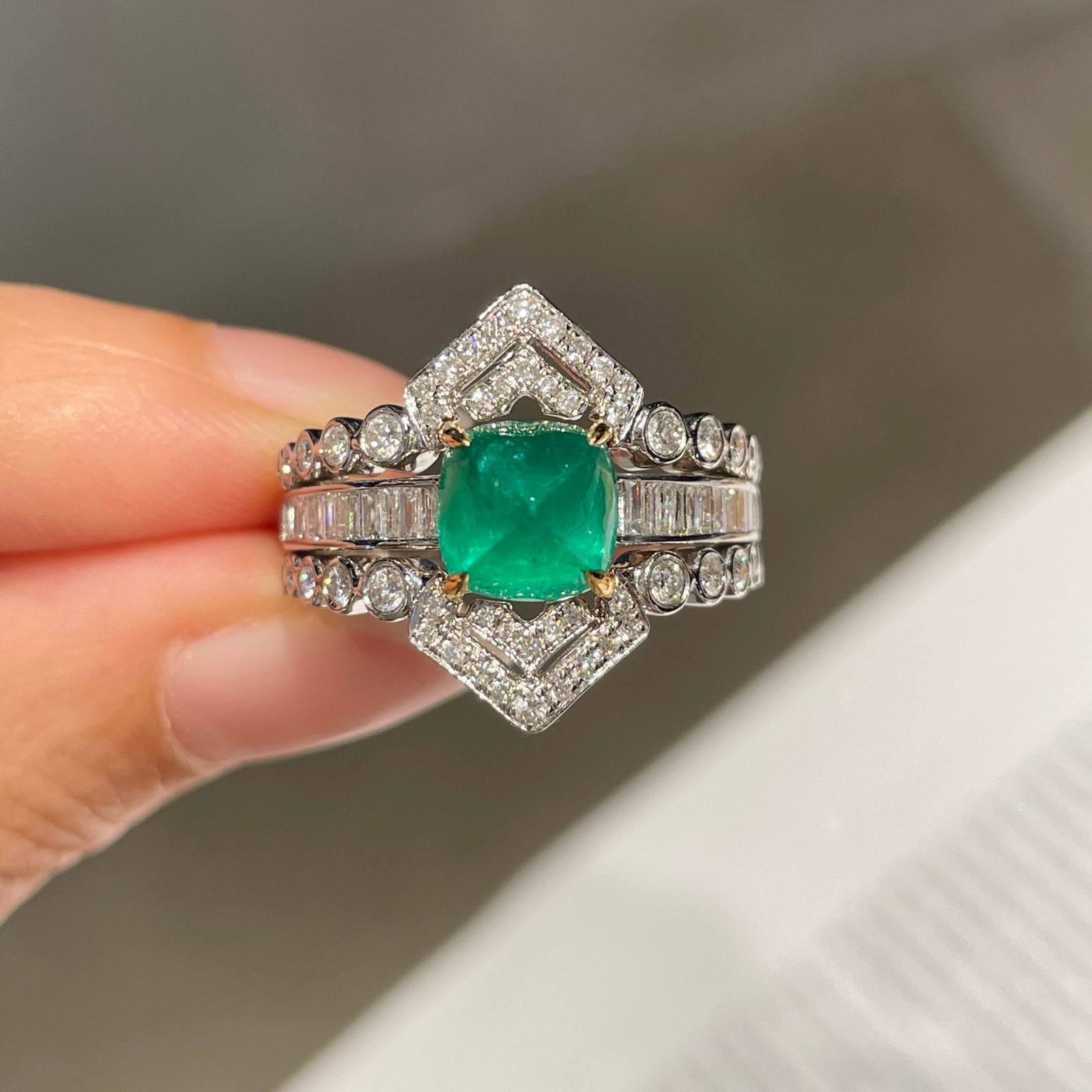 14k Gold 1.5 Ct Natural Emerald & Diamond Ring - 3