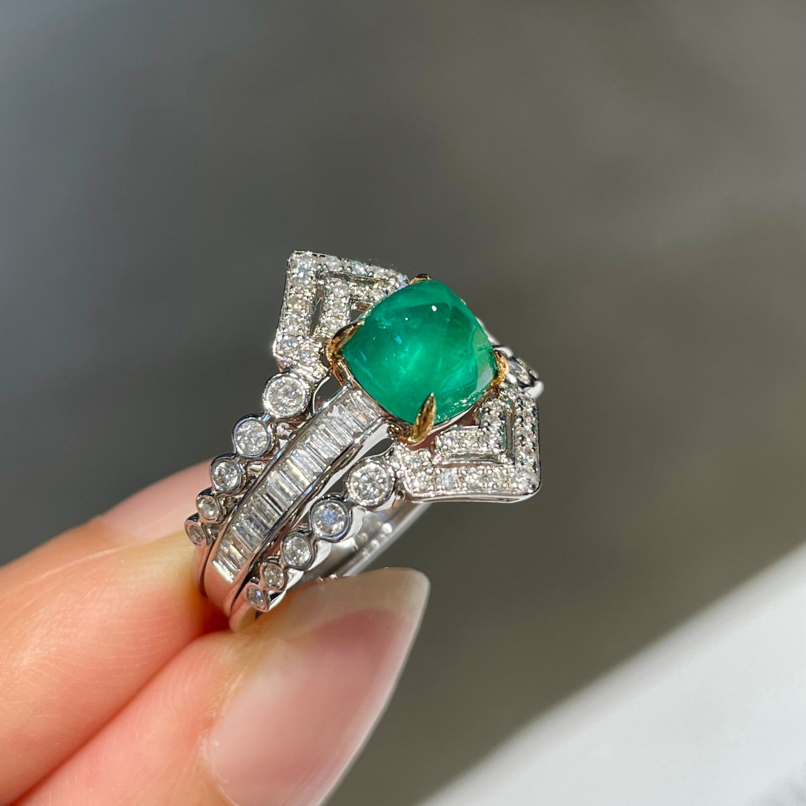 14k Gold 1.5 Ct Natural Emerald & Diamond Ring - 4