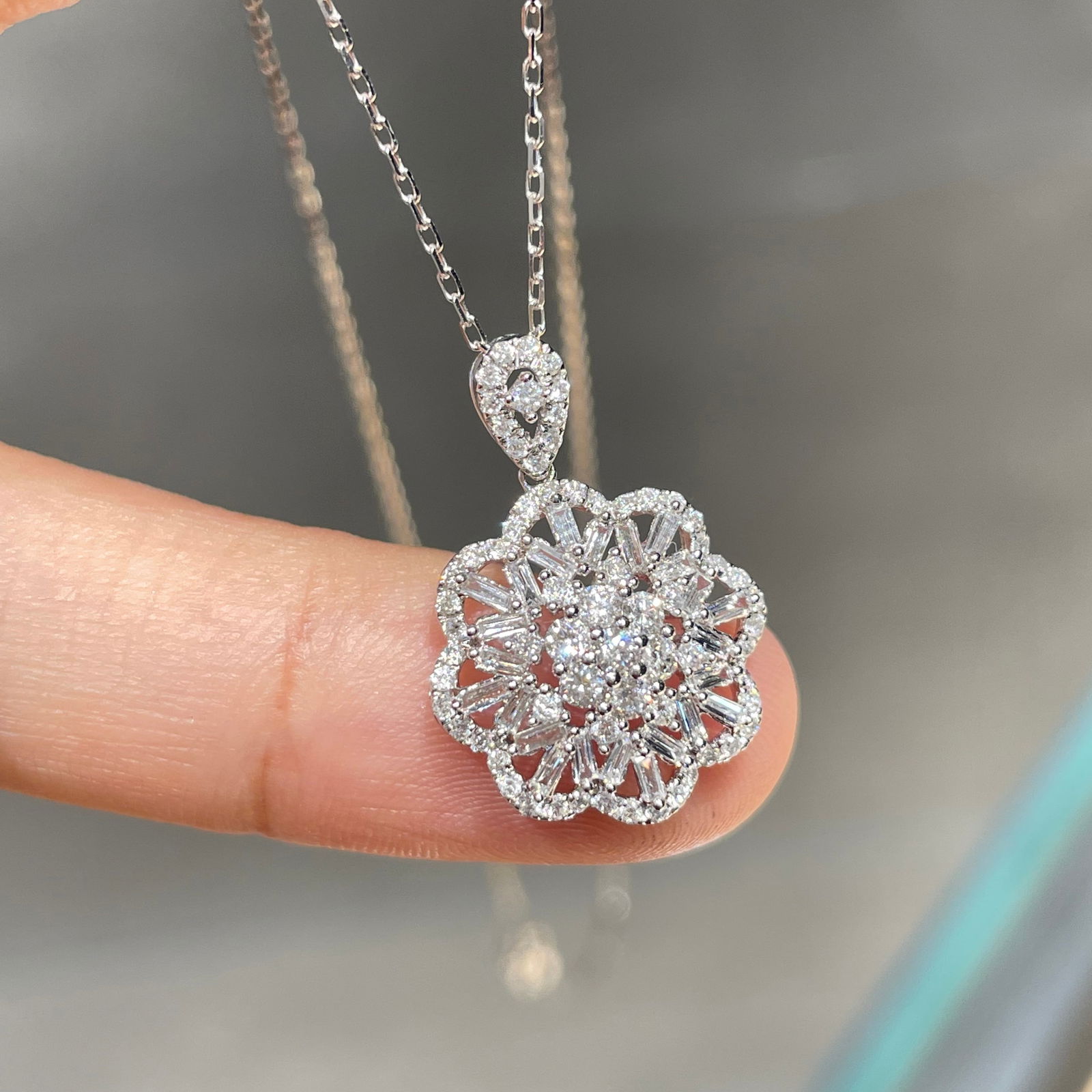 14k Gold 0.60 Ct Natural H Diamond Pendant( Without Chain ): Ref:231104405 // gold content:14k gold // main gemstone:diamond // shape:multiple // carat weight:0. 60ct // clarity grade:vs-si // color:h // treatment:natural // Condition: New Low Estimate: 2400.0