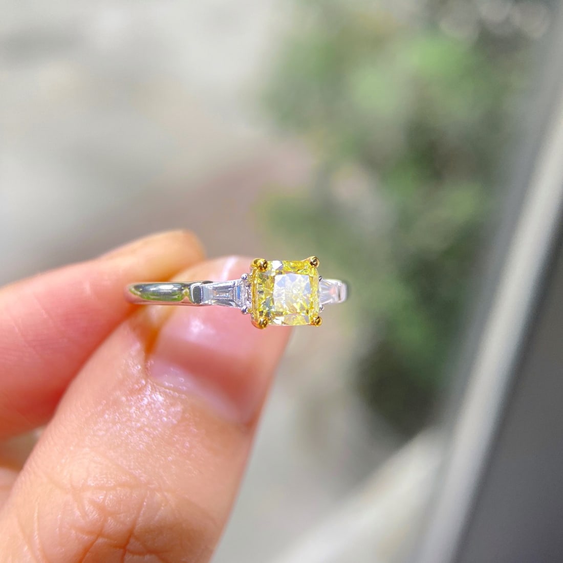 Gia Certified 14k Gold 1.17 Ctw Natural Yellow Diamond & Diamond Ring: Ref:231104408 // gold content:14k gold // ring size:7. 25us // // main gemstone:yellow diamond // certified:gia // shape:cushion // carat weight:1. 01ct // clarity grade:vs2 // color:yellow //