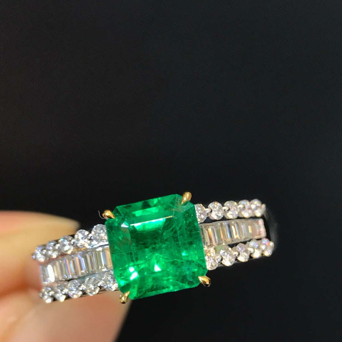14k Gold 1.31 Ctw Vivid Green Natural Emerald & Diamond Ring - 5