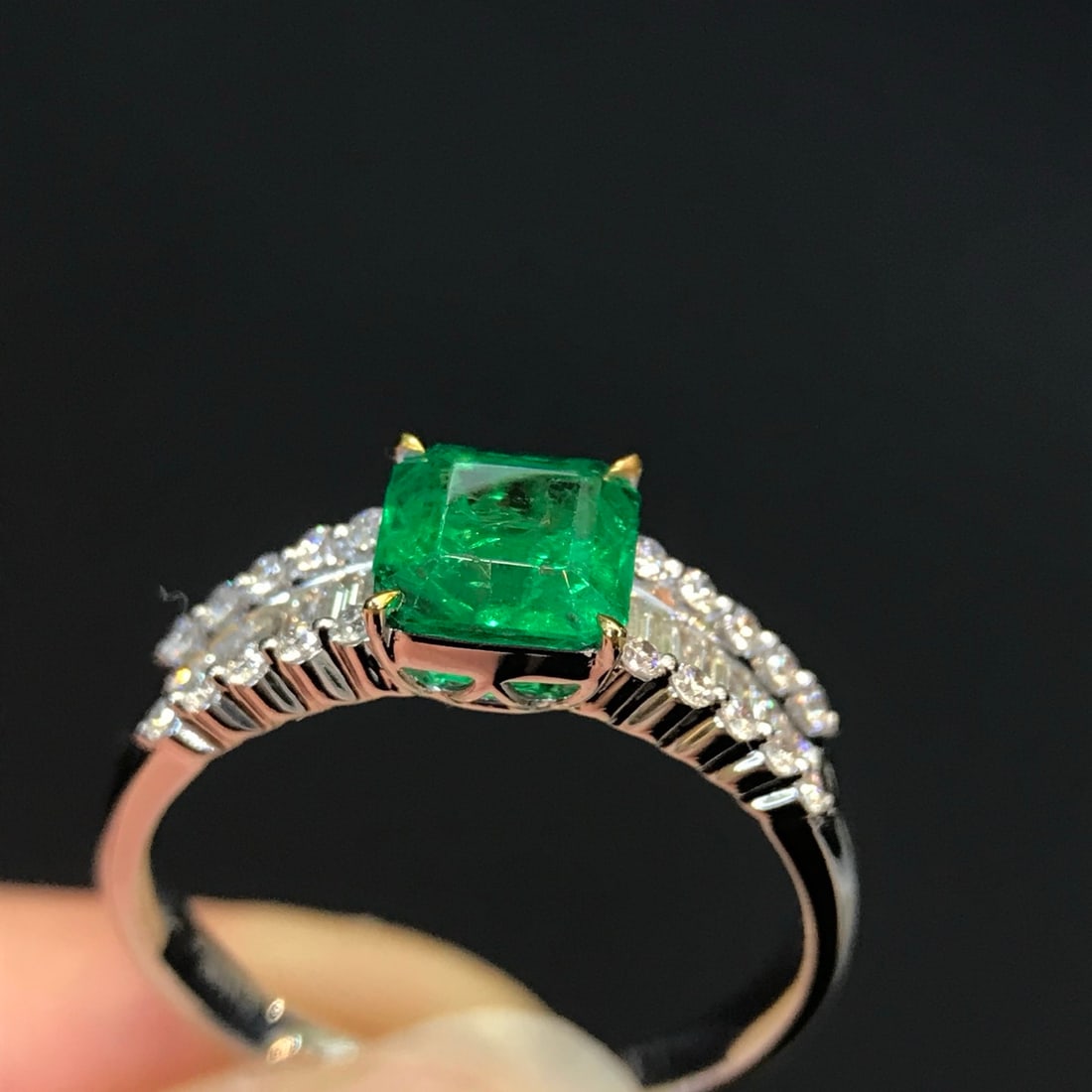 14k Gold 1.31 Ctw Vivid Green Natural Emerald & Diamond Ring - 6