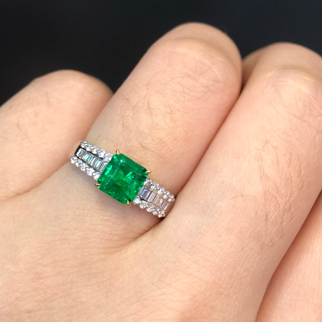 14k Gold 1.31 Ctw Vivid Green Natural Emerald & Diamond Ring - 7