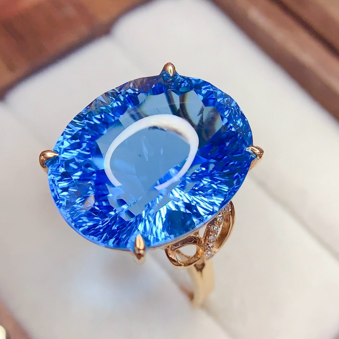 14k Gold 19 Ct Natural Topaz & Diamond Ring - 6