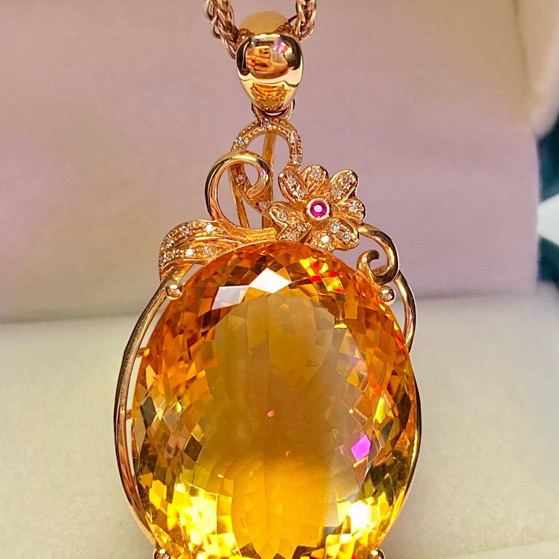 14k Gold 38.90 Ct Natural Citrine & Diamond Pendant( Without Chain ): Ref:231105060 // gold content:14k gold // main gemstone:citrine // shape:oval // carat weight:38. 90ct // color:yellow // treatment:natural // // adjacent gemstone 2 : diamond // shape:round // clarit