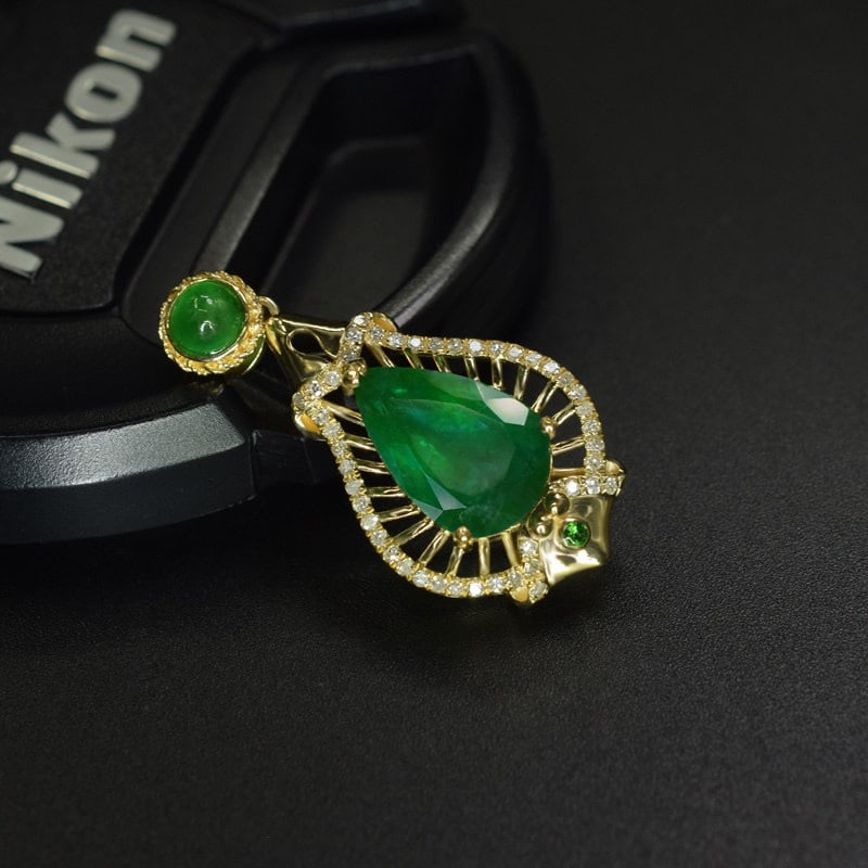 14k Gold 3.28 Ctw Vivid Green Natural Emerald & Tsavorite Pendant( Without Chain ): Ref:231105063 // gold content:14k gold // main gemstone:emerald // shape:multiple // carat weight:3. 27ct // color:vivid green // treatment:natural // // adjacent gemstone 2 : tsavorite //