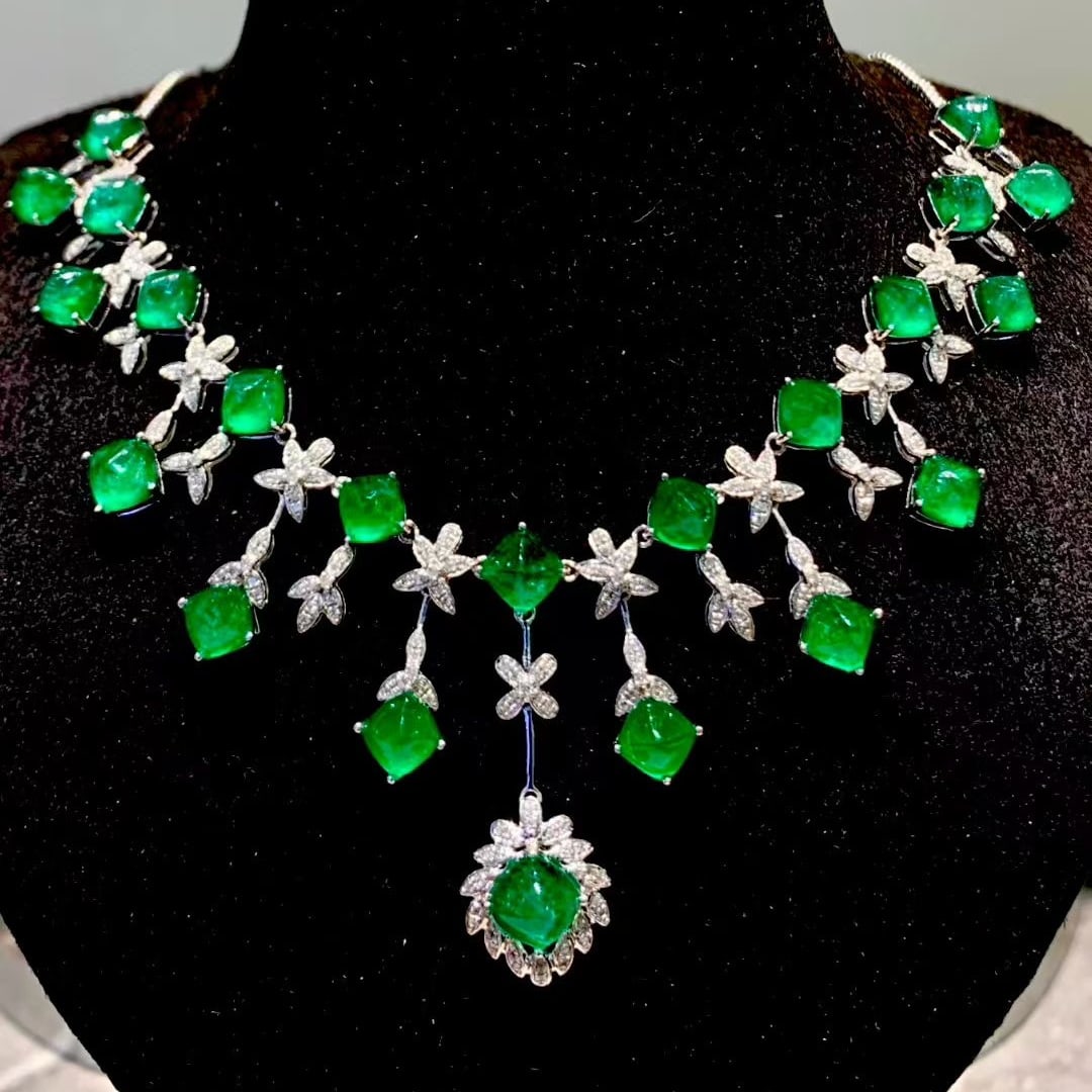 14k Gold 17.02 Ct Vivid Green Natural Emerald & Diamond Necklace - 3