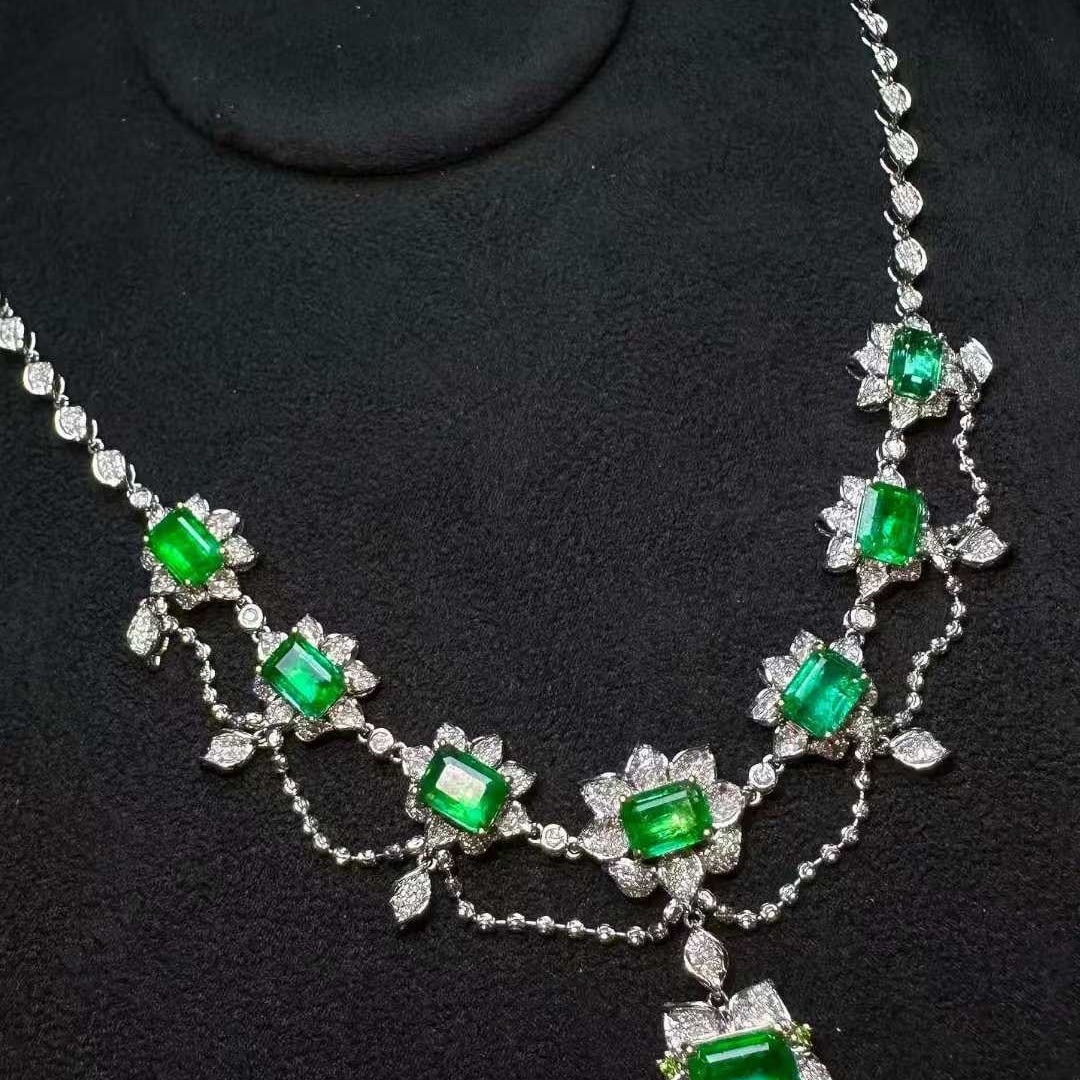 14k Gold 8.5 Ct Natural Emerald & Diamond Necklace - 3